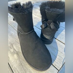 Ugg Mini Bailey Bow Black Size 9